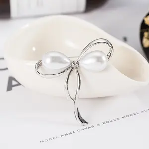 Korean style delicate bowknot shape zinc alloy material pearl brooch for girls cloth decoration