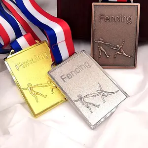 カスタマイズされたスクエアフェンシングスクールスポーツメタルメダルゴールドシルバーブロンズモーションメダル