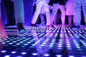 Venta caliente portátil luz rgb noche club <span class=keywords><strong>disco</strong></span> boda luz led digital video interactivos de baile azulejos para venta - Product Image 5