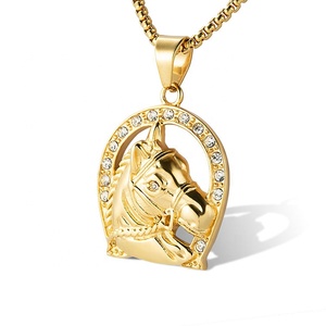 Vente en gros Colliers pendentifs chevaux en zircon plaqué or étanche personnalisés série animale avec micro incrustation - Product Image 1