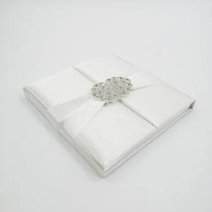 Vente chaude Élégante En Soie Blanche De Luxe En Carton Boîtes <span class=keywords><strong>D</strong></span>'<span class=keywords><strong>invitation</strong></span> De Mariage Avec Noeud Et Boucle - Product Image 3