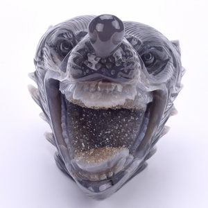 Handgesneden realistische sculptuur van een wolfskop van edelsteen agaat geode schedel - Product Image 6