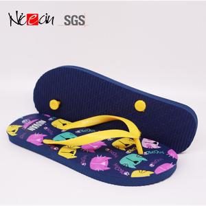 Infradito con Stampa di Gatto Cartoon, <span class=keywords><strong>Sandali</strong></span> Estivi da Spiaggia per Donne, Cinturino Giallo, Ciabatte per Bambini in PE Blu Scuro, Scarpe Antiscivolo per Doccia - Product Image 4