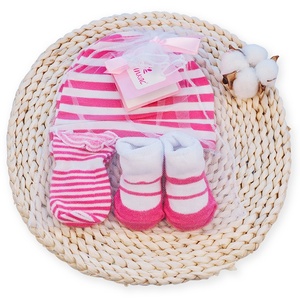 Juego de Regalo Redkite de 3 Piezas, 100% Algodón, Gorro, Manoplas y Calcetines para Bebé, Lindos y Adorables - Product Image 4