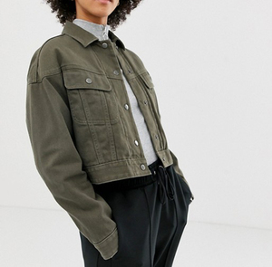 Venta al por mayor de encargo botón jean corto verde del ejército Chaquetas vaqueras para mujer - Product Image 1