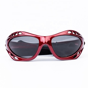 2025 nouveau raisonnable bon prix lunettes de soleil de sport logo personnalisé UV400 basket-ball lunettes de soleil de Sport polarisées lunettes de sécurité