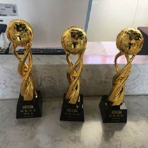 Cerimonia di premiazione della società di competizione trofei di sport di cristallo placcati in oro eco-friendly alta trasparente incisa su misura - Product Image 4