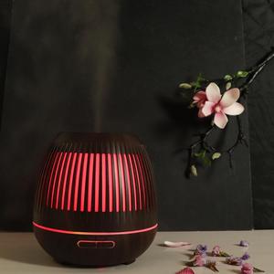 Diffuseur d'huiles essentielles à réglage de l'heure du fabricant à distance, diffuseur de grain de bois foncé de 400ml avec des options de minuterie fantastiques - Product Image 1