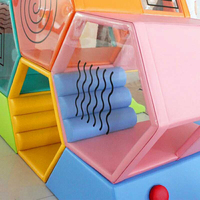 Aire de jeux intérieure pour tout-petits avec toboggan en nid d'abeille, jouets d'escalade amusants et zone de jeu en mousse, ensemble de jeux intérieurs commerciaux