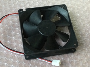 <span class=keywords><strong>3610KL</strong></span>-<span class=keywords><strong>05W</strong></span>-<span class=keywords><strong>B49</strong></span> 92*92*25มิลลิเมตร DC 24โวลต์0.16A 3สายแฟนความถี่ - Product Image 3