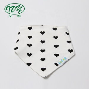 100% algodón tejido de punto estampado de corazón de <span class=keywords><strong>2</strong></span> capas de bebé transpirable babero bandana - Product Image 1