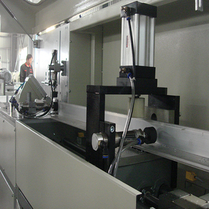 Tự động CNC cắt LJJA-CNC-500 cưa cho uPVC & PVC nhôm cửa sổ góc kết nối Tính năng PLC & động cơ thành phần cốt lõi - Product Image 4