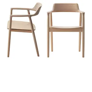 เก้าอี้รับประทานอาหารทำจากไม้ฮิโรชิมะเก้าอี้รับประทานอาหารทำจากไม้โอ๊ควอลนัทไม้โอ๊คในบ้านของโรงแรม