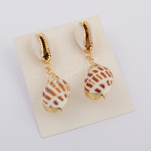 G1741-1 vendita Calda naturale ciprea shell vite prigioniera <span class=keywords><strong>orecchini</strong></span> conchiglia <span class=keywords><strong>orecchini</strong></span> <span class=keywords><strong>per</strong></span> collezione estate - Product Image 1