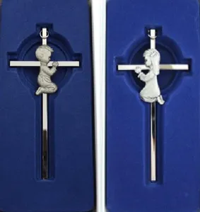 Croix murale argentée garçon Bénédiction infantile Décoration bébé Pendentif croix garçon et fille Souvenirs religieux Croix en métal avec porte-clés