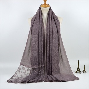 2019 Yiwu Factory New Schöne Lslamic Hochzeits kleid Party Wrap Hijab Kopftücher Lange Damen Baumwolle Perle Spitze Schal - Product Image 4