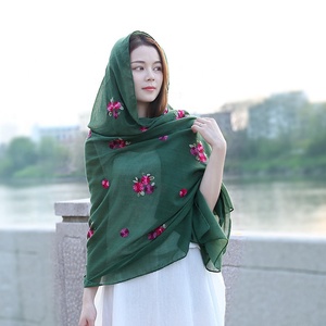 Alta qualità di viscosa materiale di grandi dimensioni lungo ricamo Design scialle da <span class=keywords><strong>donna</strong></span> motivo floreale per mussulm avvolge copricapo - Product Image 5