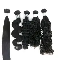 100% 未処理の人間の髪の束はバージンブラジルのキューティクルの整列した髪を織ります