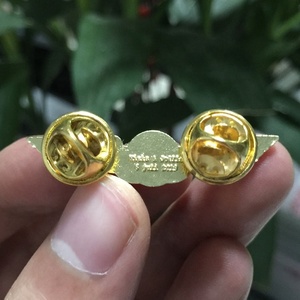 Insignia de Piloto Personalizada con Forma de Ala de Águila en Metal Dorado - Product Image 4
