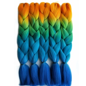 Pervado Dei Capelli New Ombre 4 Tonalità di Colore Jumbo Sintetico Texture Soffici Intrecciare Le Estensioni Dei Capelli <span class=keywords><strong>per</strong></span> Crochet <span class=keywords><strong>Trecce</strong></span>