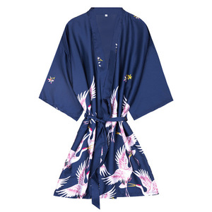 De la mujer <span class=keywords><strong>Kimono</strong></span> corto traje De satén De seda traje De niña traje De fiesta <span class=keywords><strong>bata</strong></span> De baño para las mujeres ropa De dormir - Product Image 1