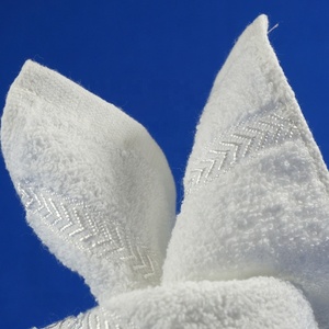 <span class=keywords><strong>Serviette</strong></span> humide jetable 100 % coton tissé, parfumée à la rose, écologique, pour compagnies aériennes et restaurants, avec pince – Meilleure vente - Product Image 2