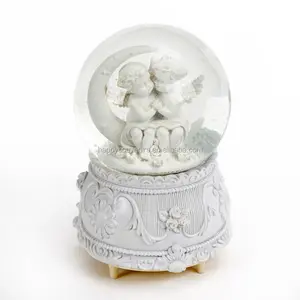 Souvenirs de baptême boule de cristal boîte à musique résine blanche boule de neige bébé ange Figurine Water Globe Rotation Angle Snow Globe