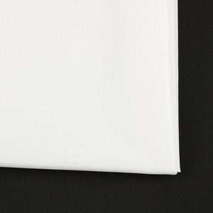 핫 세일 100% 폴리 에스터 43 Gsm Fusible Interlining 직물