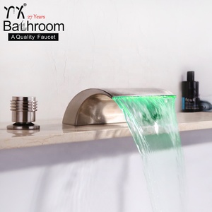 Nickel Brossé <span class=keywords><strong>Cascade</strong></span> LED Salle De Bain Baignoire Robinet de <span class=keywords><strong>Lavabo</strong></span> Trois Trous Deux Poignées <span class=keywords><strong>Mitigeur</strong></span> de Baignoire - Product Image 2