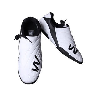Chaussures antidérapantes en cuir PU pour adultes et enfants, chaussures de taekwondo respirantes de haute qualité, livraison gratuite - Product Image 3