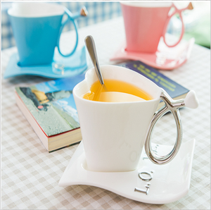 China de hueso tazas de té <span class=keywords><strong>en</strong></span> forma de corazón taza de café platillo taza de té de la Taza de cerámica - Product Image 1