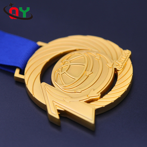 Förderung Billige Kundenspezifische Sterben Getroffenes Metall Sport Fußball Schlüssel Medaille kleiderbügel display - Product Image 3