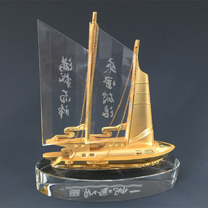Shining Miễn Phí Logo 3D Khắc Tùy Chỉnh Pha Lê Thủy Tinh Thuyền Buồm Mô Hình Cho Quà Tặng Lưu Niệm Thuyền Thuyền Mô Hình Pha Lê - Product Image 5