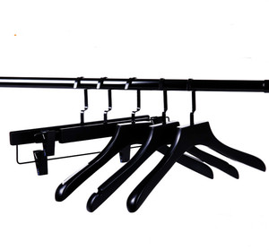 <span class=keywords><strong>Cintre</strong></span> en bois de luxe pour boutiques et hôtels, design pour costumes et manteaux, avec logo personnalisé, vente en gros - Product Image 3