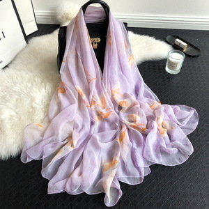 Großhandel 2019 Neueste Seide Gefühl Frühlings schal Mode 190x135cm Übergröße Rote Blume Längliche Frau Crinkle Print <span class=keywords><strong>Chiffon</strong></span> Schal