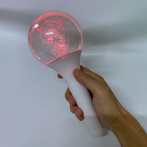 Hot Bán OEM Tùy Chỉnh Laser Khắc 3D LOGO Hình Tròn LED Stick Ánh Sáng Acrylic Đầy Màu Sắc LED Light Up Stick - Product Image 6