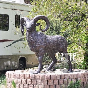Scultura Decorativa da Giardino in Metallo, Grande Statua di Pecora in Ottone, Ariete di Montagna in Bronzo - Product Image 4