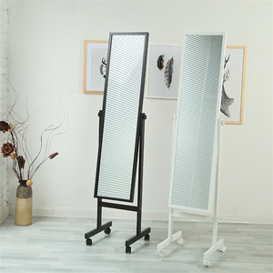 <span class=keywords><strong>Miroir</strong></span> <span class=keywords><strong>sur</strong></span> <span class=keywords><strong>pied</strong></span> avec cadre en MDF pour <span class=keywords><strong>chambre</strong></span> à coucher avec roues - Product Image 1