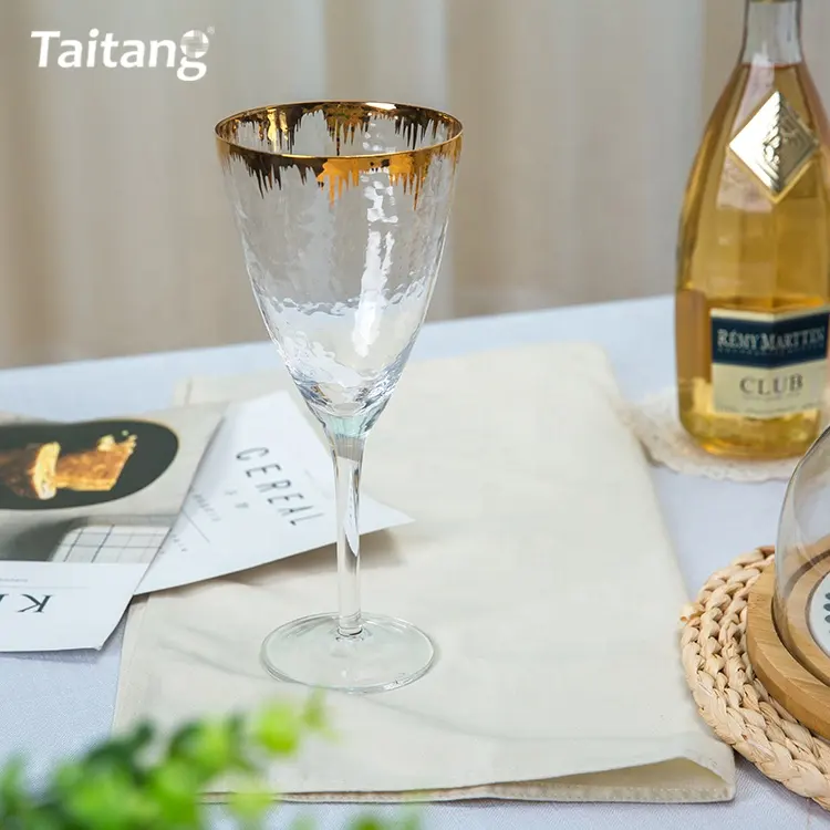 Copo de vidro de vinho vermelho com guarnição do ouro transparente vidro para casamentos