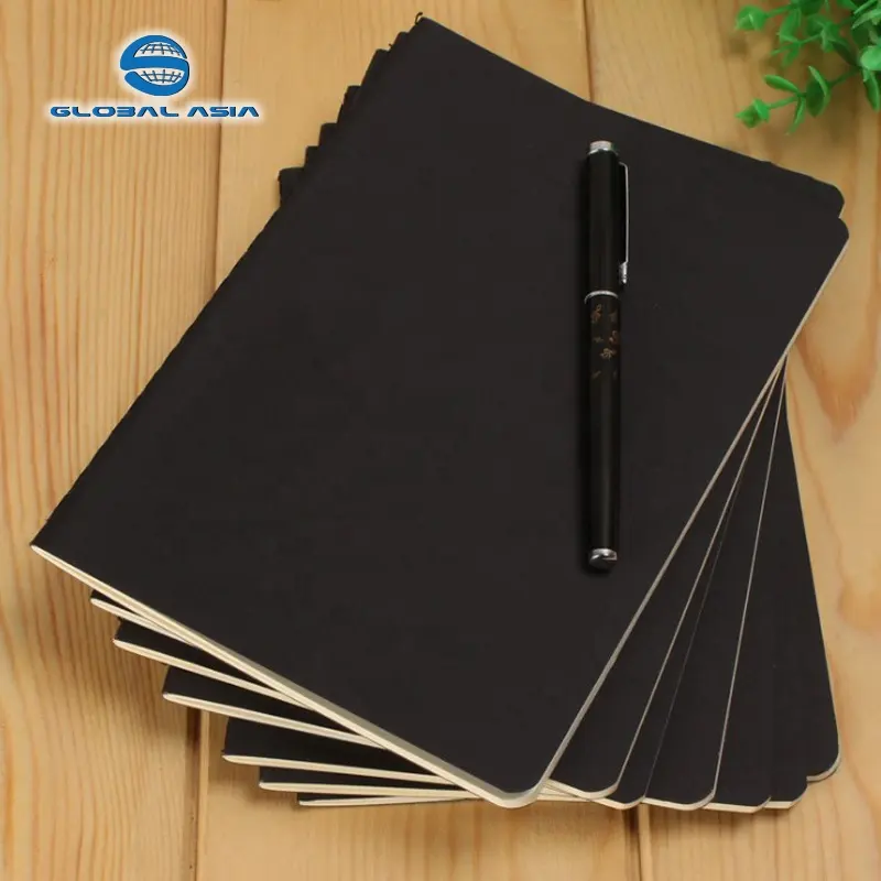 Cubierta de papel kraft negro de 300gsm, libro de ejercicios personalizado con logotipo de impresión blanca, papel offset de 80gsm, cuaderno de costura de sillín A5