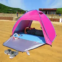 Barraca de acampamento rosa abrigo do sol, em estoque