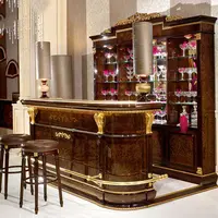 Vitoriaスタイルバーホーム家具、絶妙な彫刻が施された木製バーカウンターテーブル、豪華な茶色の木製ワインキャビネット