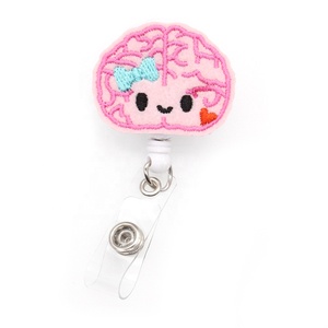 Infirmière médicale bricolage <span class=keywords><strong>porte</strong></span>-<span class=keywords><strong>Badge</strong></span> en feutre rétractable <span class=keywords><strong>avec</strong></span> pince crocodile accessoire <span class=keywords><strong>porte</strong></span>-carte d'identité personnalisable - Product Image 3