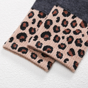 <span class=keywords><strong>Calze</strong></span> coreane da donna autunnali e invernali nuove <span class=keywords><strong>calze</strong></span> di cotone a righe <span class=keywords><strong>leopardate</strong></span> a due barre - Product Image 2