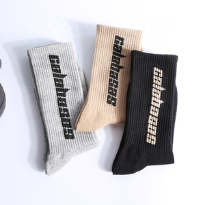 KANGYI personnalisé marque de mode coton chaussettes Skateboard sport jacquard logo équipage chaussettes personnalisées