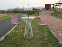 Tabouret empilable en fil métallique
