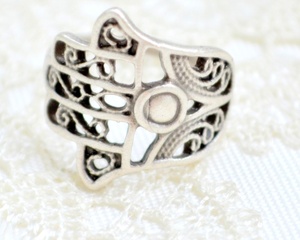 Mano de Fátima Kabbalah Oriente Medio Palma Dedos Amuleto histórico Talismán Anillo Aleación 24K Chapado en oro Símbolo de la suerte - Product Image 1