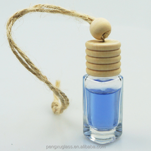 Pequeño Cuboid forma <span class=keywords><strong>5.5</strong></span> ml perfume colgante coche ambientador botella de vidrio con tapa de madera - Product Image 2