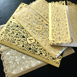 浪漫黄金三折激光切割婚卡婚礼请柬，带精神装饰 - Product Image 3