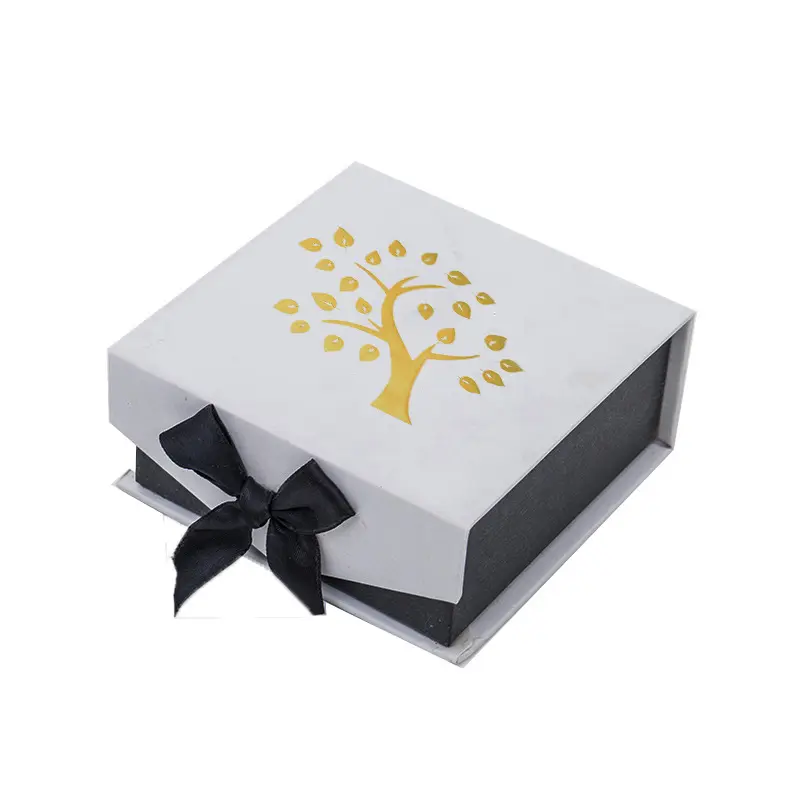 Pequeña solapa magnética joyas regalo cajas de embalaje de la hoja de oro de logotipo con negro flocado en